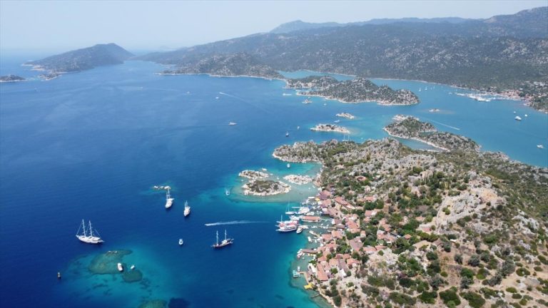 Turizmin başkenti Antalya'da 10 milyon turist barajı geçildi