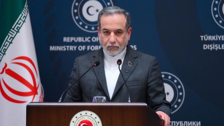 İran: ABD'nin Ekonomik DDay operasyonu kendi krizini örtme çabası