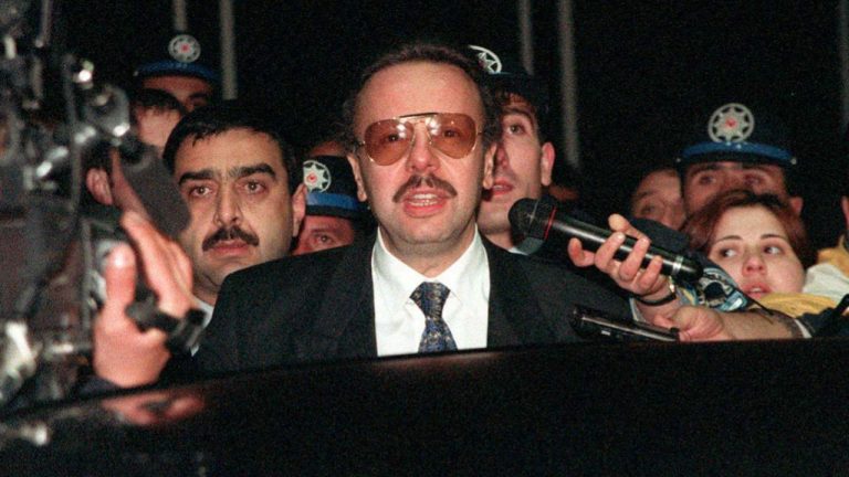 Eski Bakan Denizolgun'un mezarı açıldı