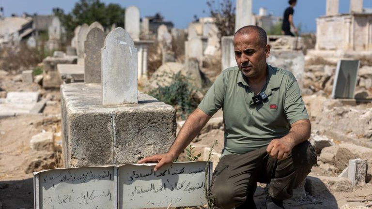 Katil İsrail, 6 çocuğunu öldürdüğü Filistinli babaya gözaltında cehennemi yaşattı