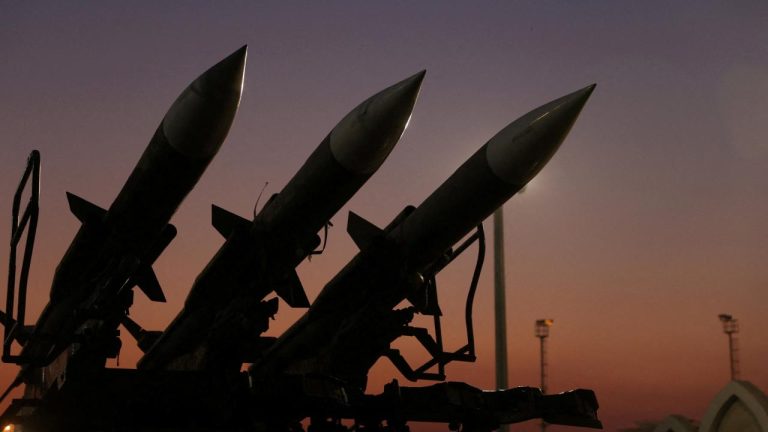 İran Devrim Muhafızları'ndan altyapıya yönelik olası saldırılar için karşılık veririz mesajı