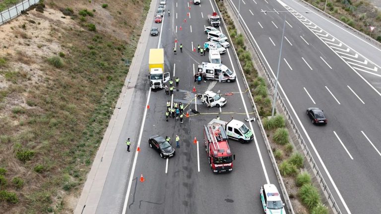 Kuzey Marmara Otoyolu'nda kamyon ile otomobil çarpıştı: 2 ölü, 5 yaralı
