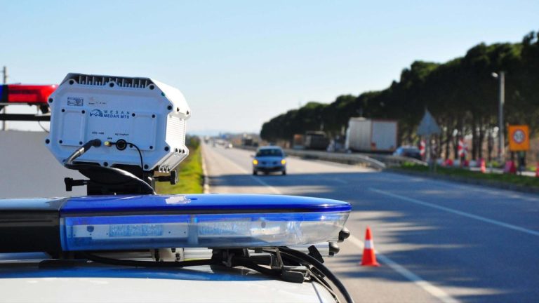 Balıkesir'de trafik uygulama noktalarını paylaşan 7 zanlı yakalandı