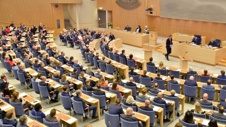 İsveç'teki genel seçimde parlamentoda 3 sandalye farkla sol blok önde