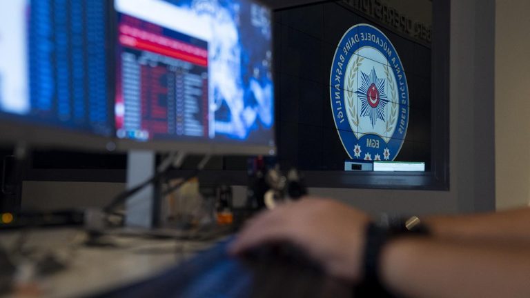 Derbi öncesi yasa dışı bahis sitelerine operasyon: 98 bin siteye erişim engellendi