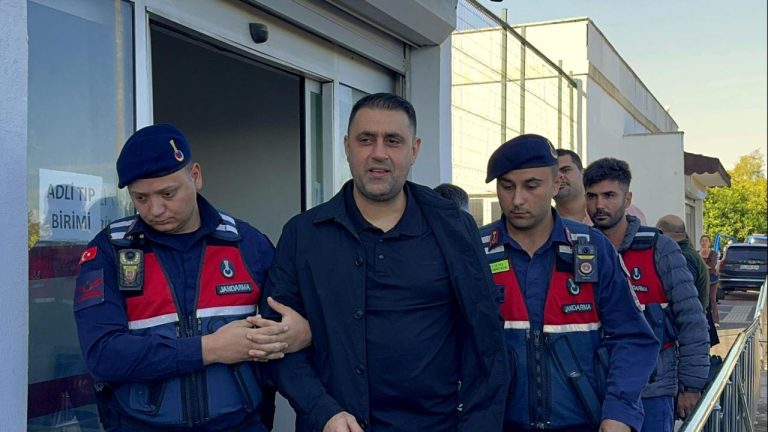 Çukurova Belediye Başkanı Kozay görevden uzaklaştırıldı