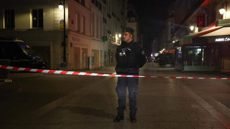 Paris'te yarından başlayarak 2 Kasım'a kadar kısmi sokağa çıkma yasağı uygulanacak
