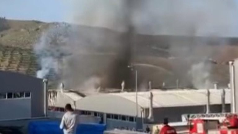 Hatay'da mobilya fabrikasında yangın