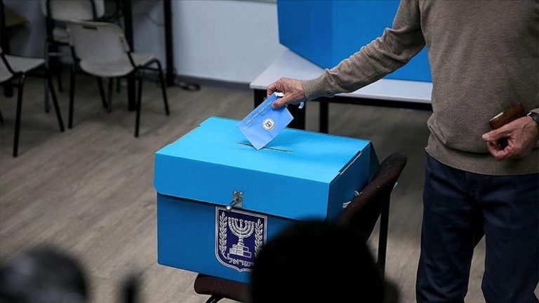 İsrail'de anketler seçim sonrası muhtemel üç senaryoya işaret ediyor