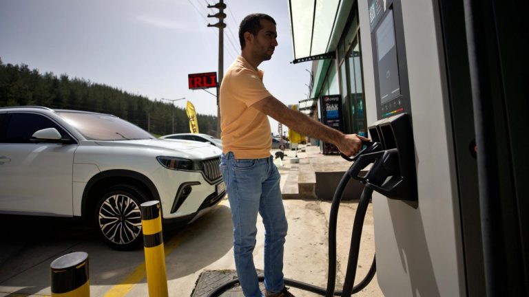 Elektrikli araçlara eylülde 3,1 milyon şarj işlemi yapıldı